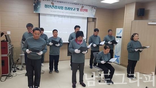 보건과_건강증진팀_곡성군 정신건강복지센터, 송년행사에서 지역민 정신건강 증진 노력 다짐1_회원공연.jpg